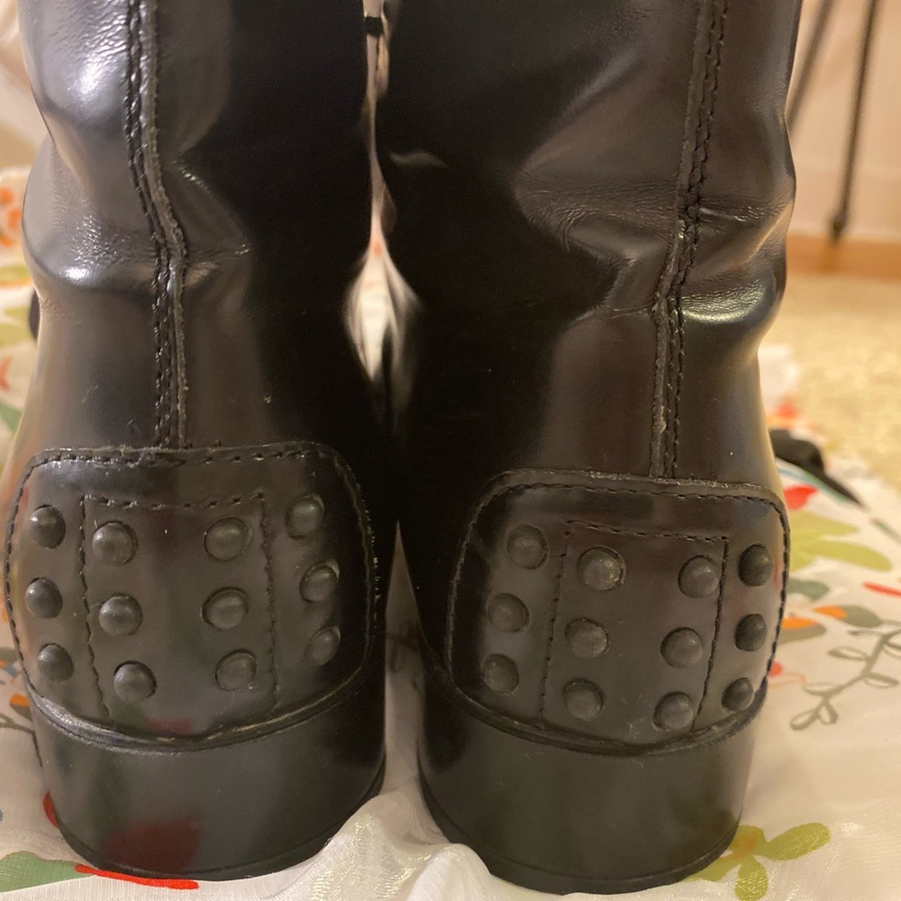 Triver Flight ankle lace up boot in black shiny leather. Beautifully crafted